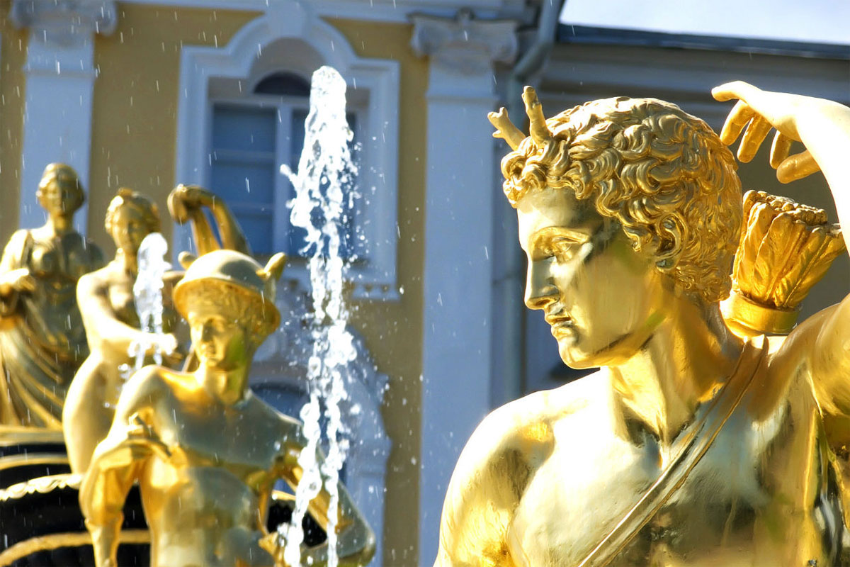 Осенний праздник фонтанов в Петергофе